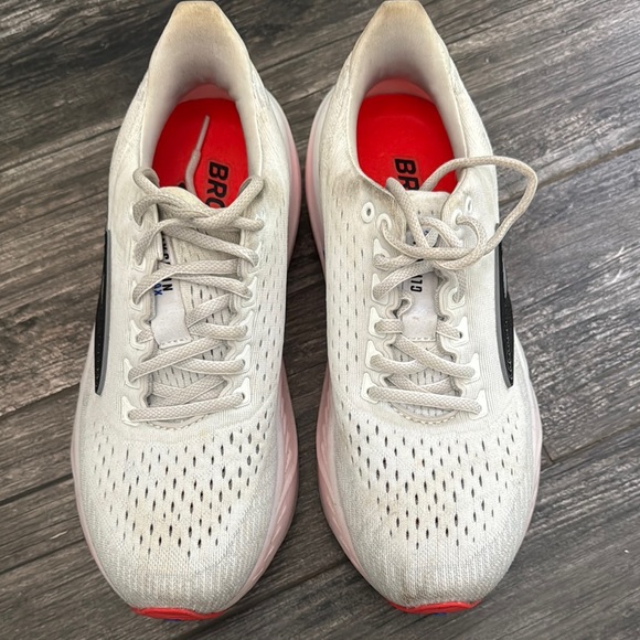 Brooks Women's Running Shoes - White and Pink - Picture 2 of 4